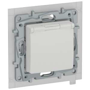 IEKETIKA Розетка 1-местная с заземлением с защитными шторками и крышкой 16А IP44 6710261 молочный IEK