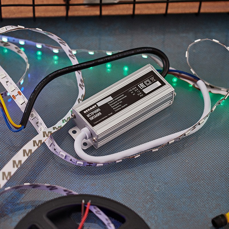 Источник питания 24В, 24Вт с проводами, влагозащищенный IP67